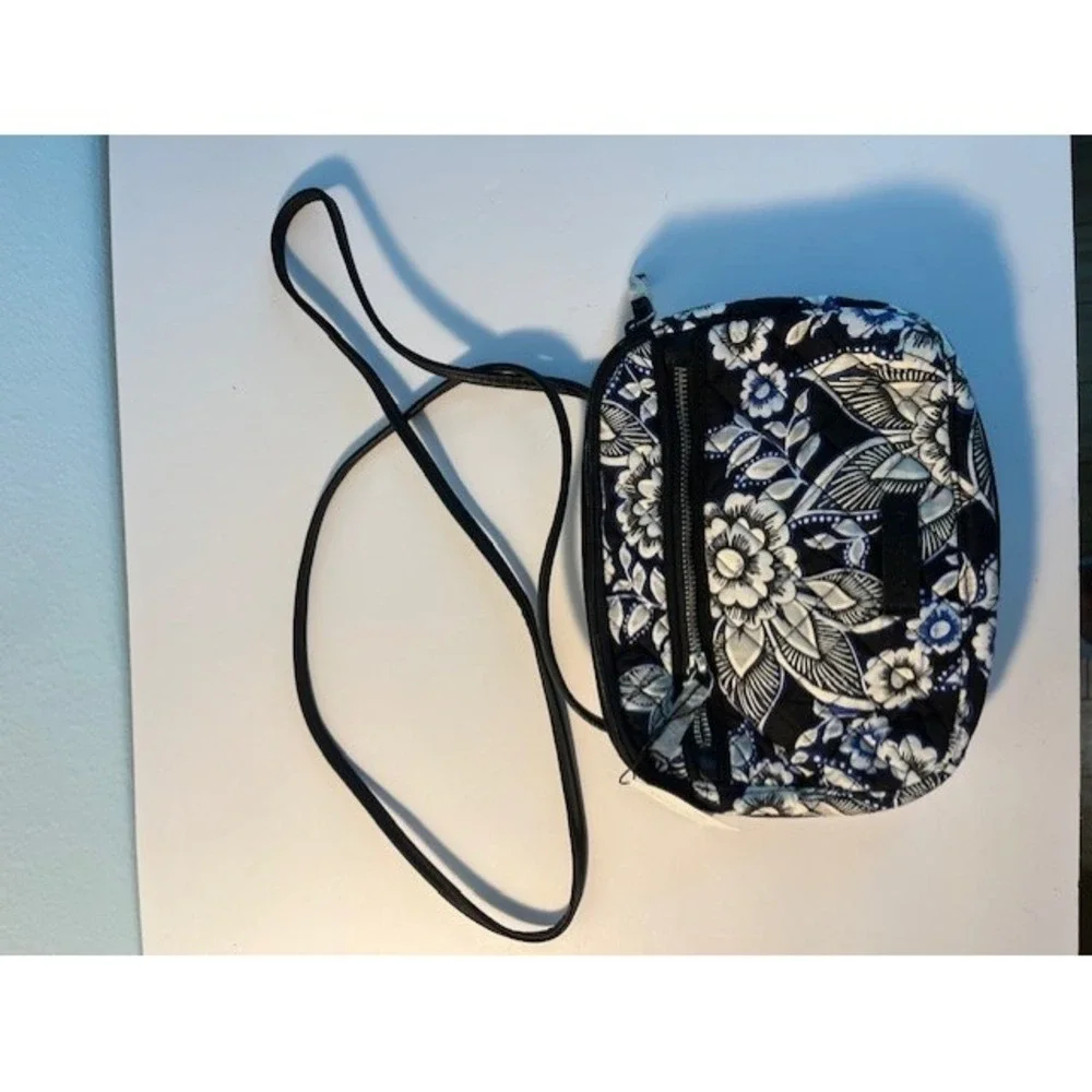 NWT  Vera Bradley Snow Lotus Purse RFID Protection Cute For Summer - Picture 3 of 4